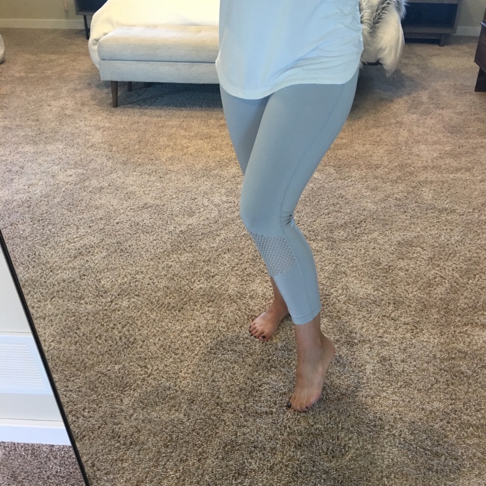 Fabletics grey crops, no size tag/fit like medium,